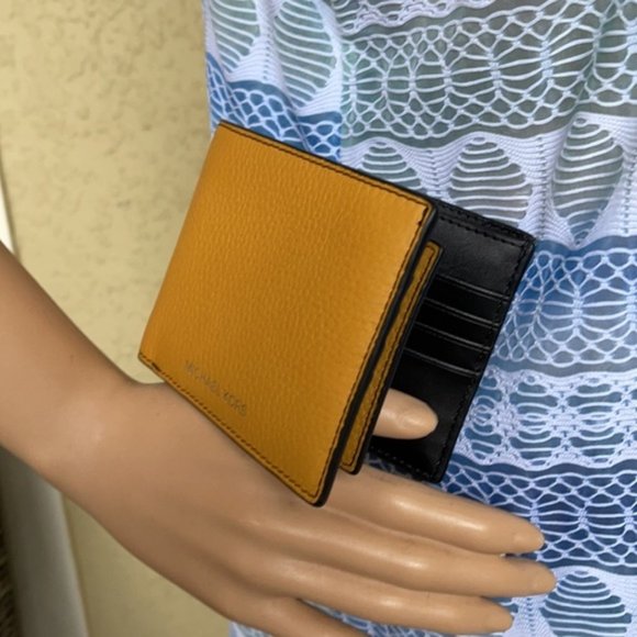 Michael Kors Men`s Cooper Pebbled Leather Billfold Wallet With Passcase - Picture 16 of 16